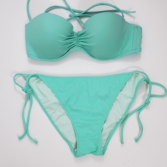 Victoria's Secret Bikini - Picture 6 of 14